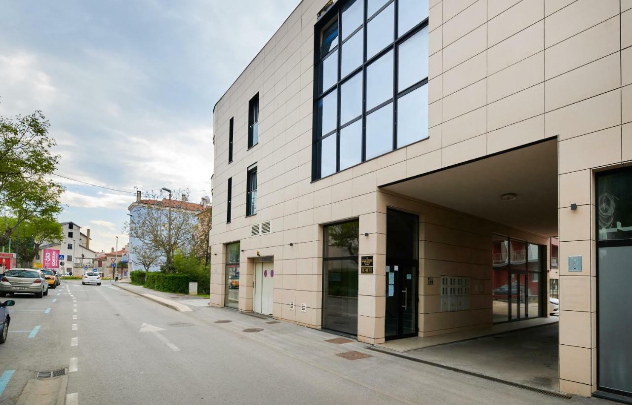 Apartman Leon Umag Eksteriør bilde